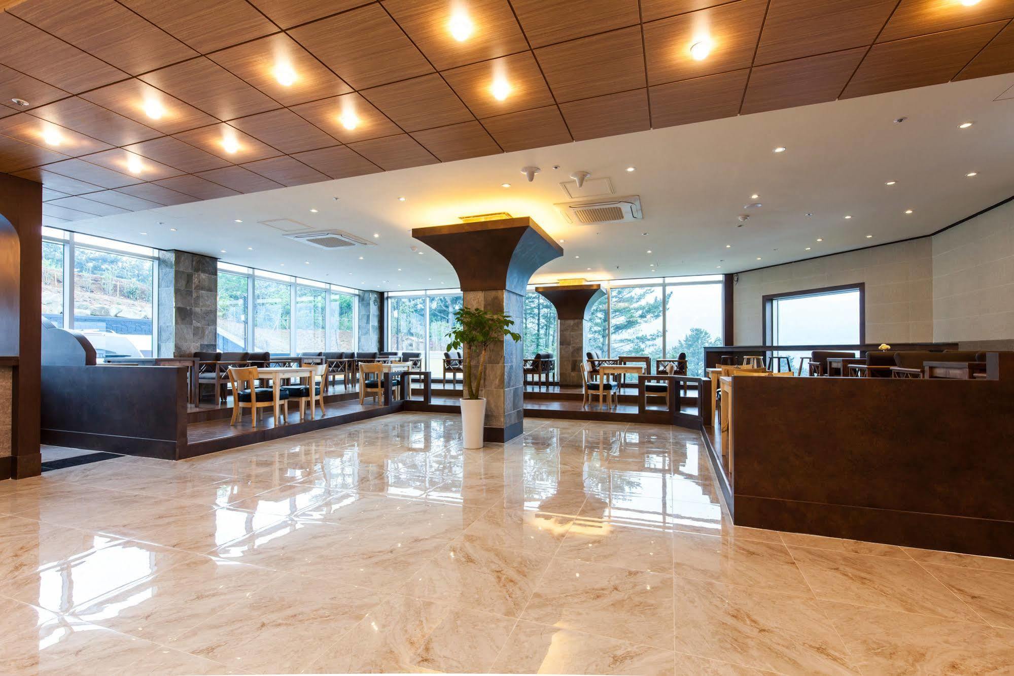 Dome Hotel גאוז'ה מראה חיצוני תמונה