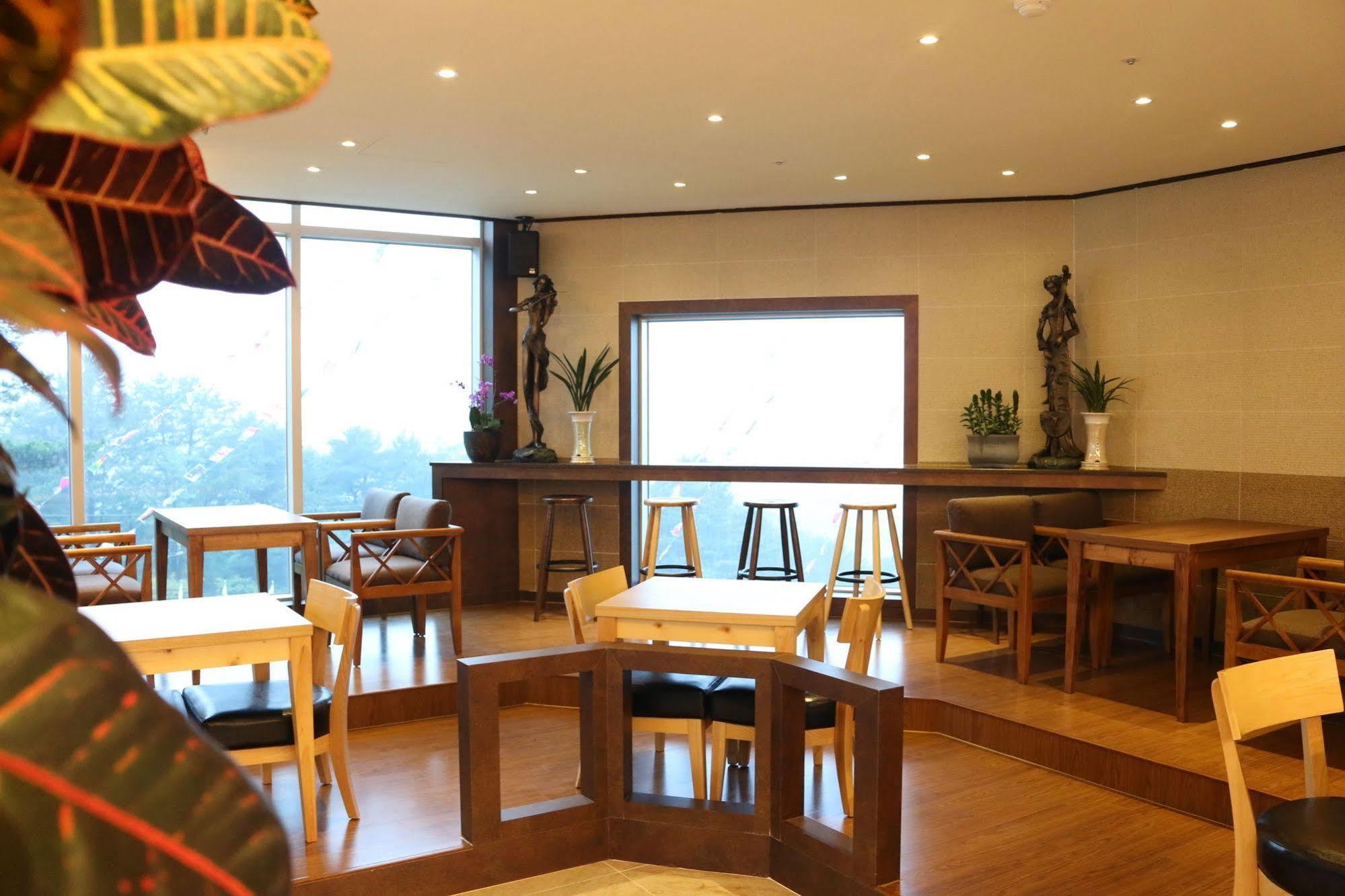 Dome Hotel גאוז'ה מראה חיצוני תמונה
