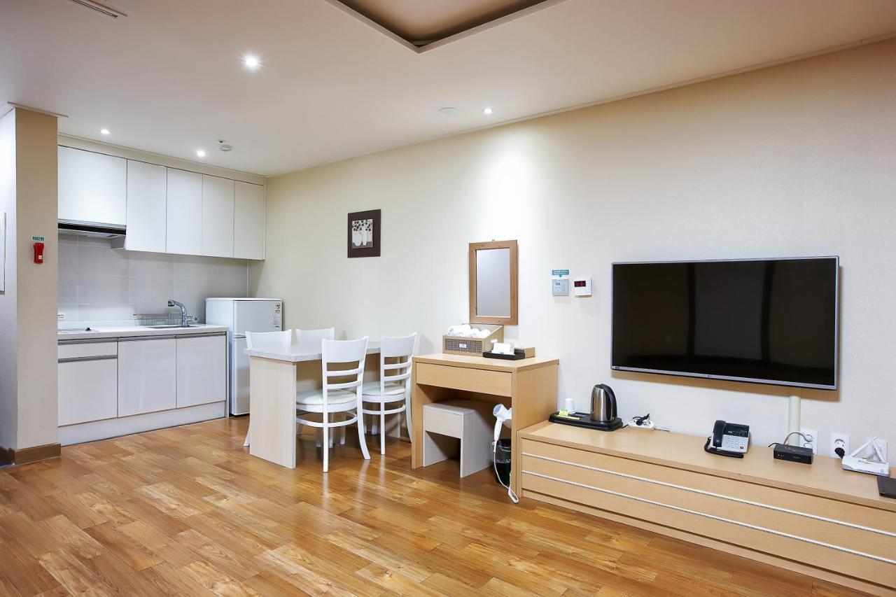 Dome Hotel גאוז'ה מראה חיצוני תמונה