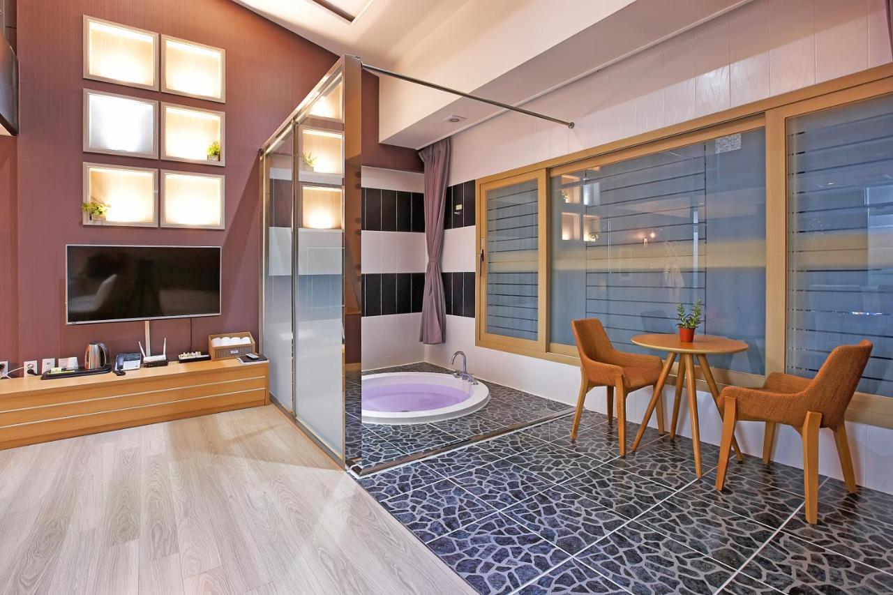 Dome Hotel גאוז'ה מראה חיצוני תמונה