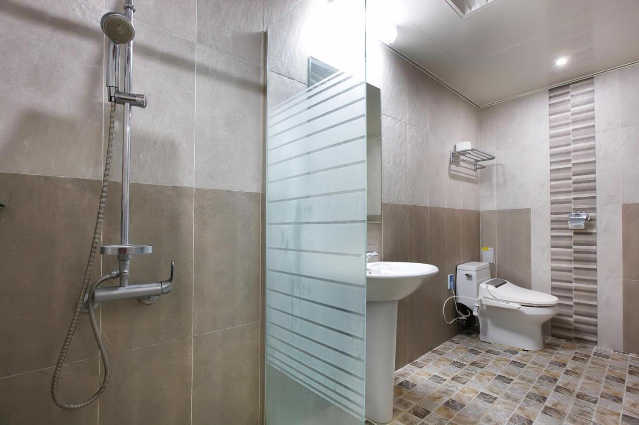 Dome Hotel גאוז'ה מראה חיצוני תמונה
