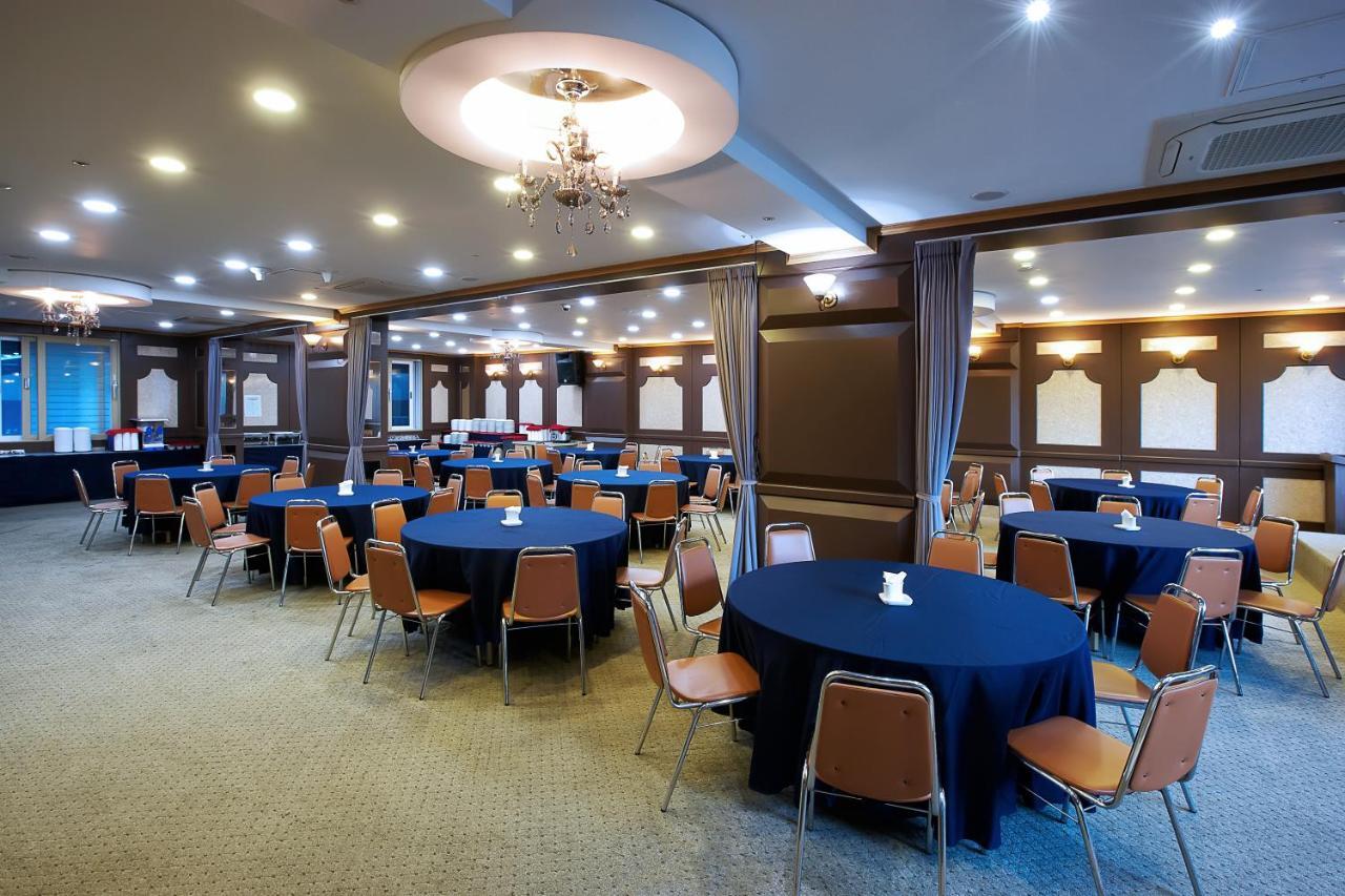 Dome Hotel גאוז'ה מראה חיצוני תמונה