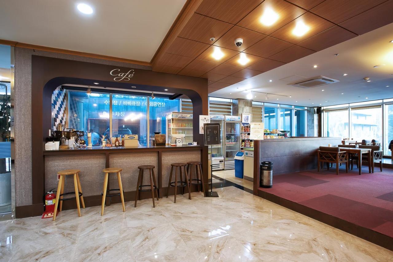 Dome Hotel גאוז'ה מראה חיצוני תמונה